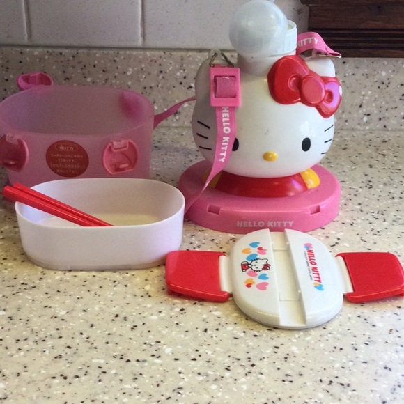 Hello kitty lunch box with water bottle - Picture 2 of 4